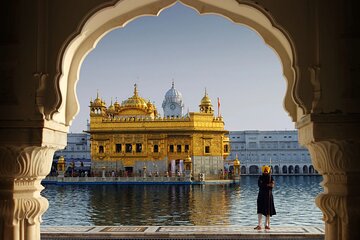 Delhi to Amritsar Tempo Traveller & Force Urbania Luxury Van Hire/Rental