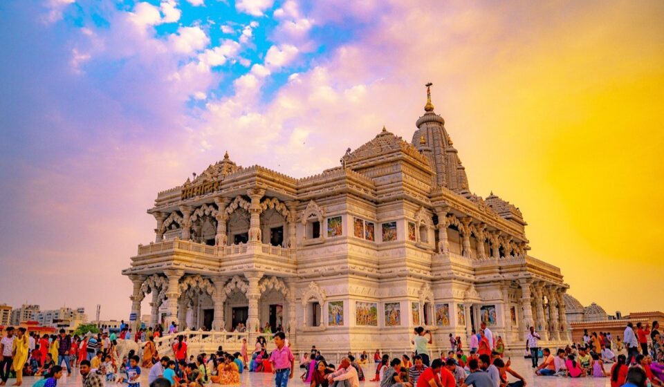 Jaipur to Mathura Vrindavan Tour by Tempo Traveller & Force Urbania Hire/Rental 9, 12, 14, 16, 20 or 26-seater