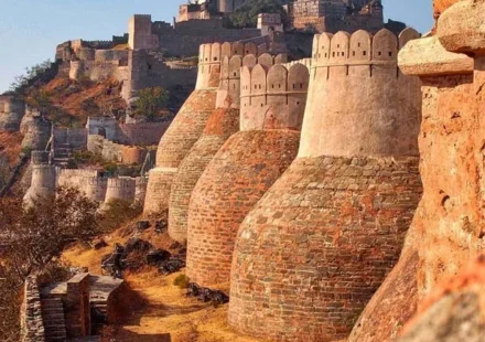 Jaipur to Kumbhalgarh Tempo Traveller & Force Urbania Luxury Van Hire/Rental