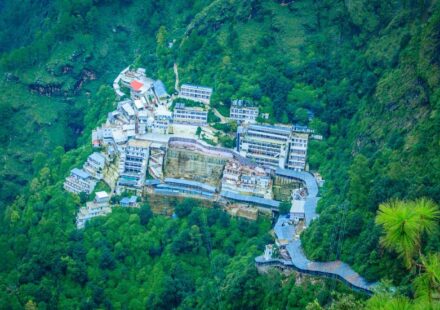 Jaipur to Vaishno Devi Temple Tempo Traveller & Force Urbania Luxury Van Hire/Rental 9, 12, 16, 17, 20, 25/26-seater