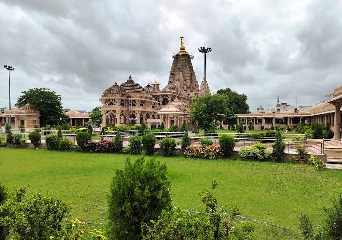 Jaipur to Sanwariya Seth Tempo Traveller / Force Urbania Rental